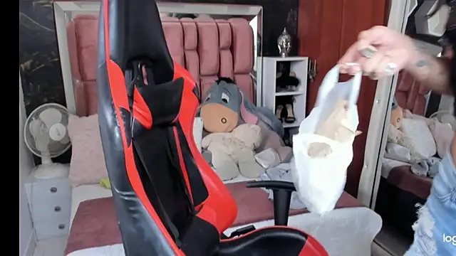 Snapshot of sara_slut21 chatting on 01-28-25, 08:26 sara slut21 online show from 01-28-25, 08:26