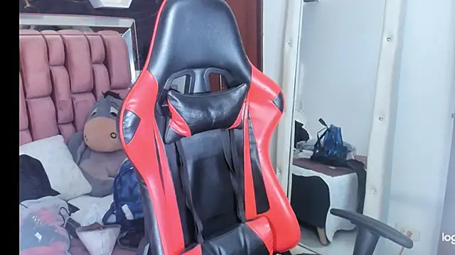 Snapshot of sara_slut21 chatting on 02-01-25, 01:02 sara slut21 online show from 02-01-25, 01:02