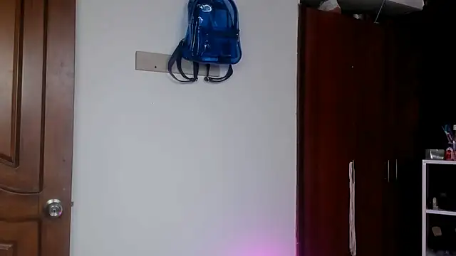 Snapshot of sara_slut21 chatting on 03-21-25, 09:23 sara slut21 online show from 03-21-25, 09:23