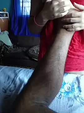 Snapshot of indiancouple659 chatting on 04-01-26, 06:25 indiancouple659 online show from 04-01-26, 06:25