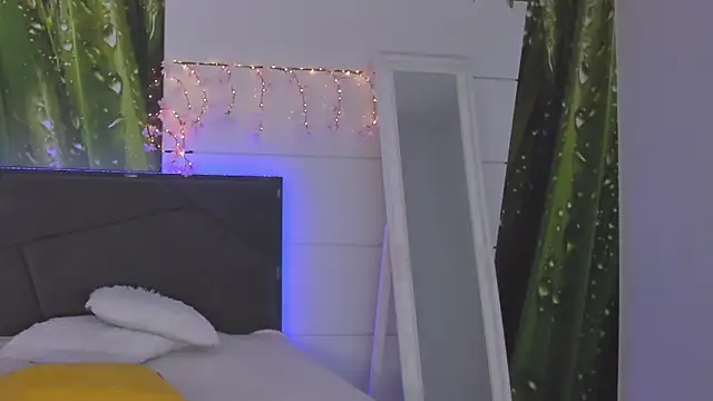 HollyTailors online show from 02-06-26, 01:36