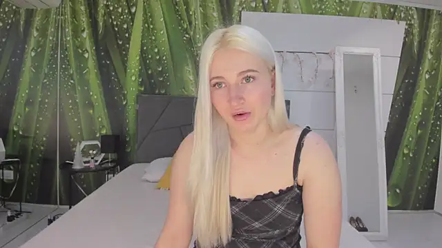 HollyTailors online show from 02-28-26, 06:36