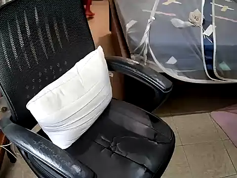 Snapshot of sissypamsissy chatting on 11-12-25, 01:44 sissypamsissy online show from 11-12-25, 01:44