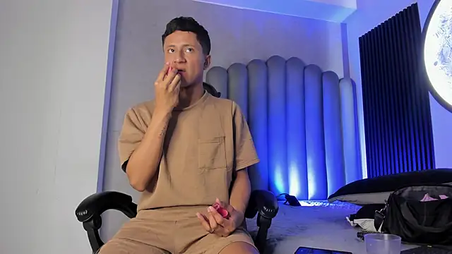  Leohot  online show from 11-08-25, 03:50