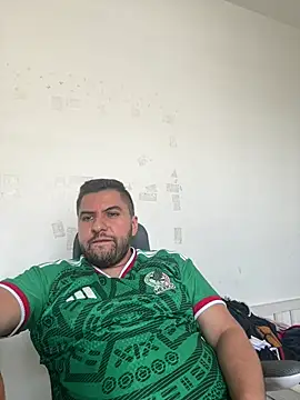 Snapshot of raulgzz4 chatting on 06-19-26, 06:45 raulgzz4 online show from 06-19-26, 06:45