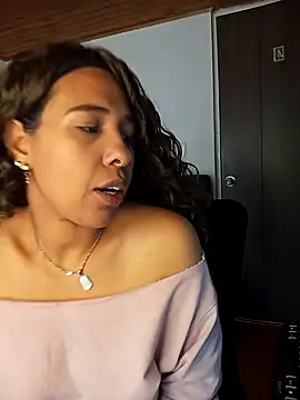 IVONNE COLLINS33 online show from 11-04-25, 03:22