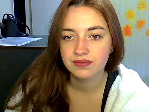Snapshot of daniella_brun chatting on 10-20-25, 07:42 daniella brun online show from 10-20-25, 07:42