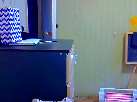 Snapshot of daniella_brun chatting on 10-24-25, 07:49 daniella brun online show from 10-24-25, 07:49