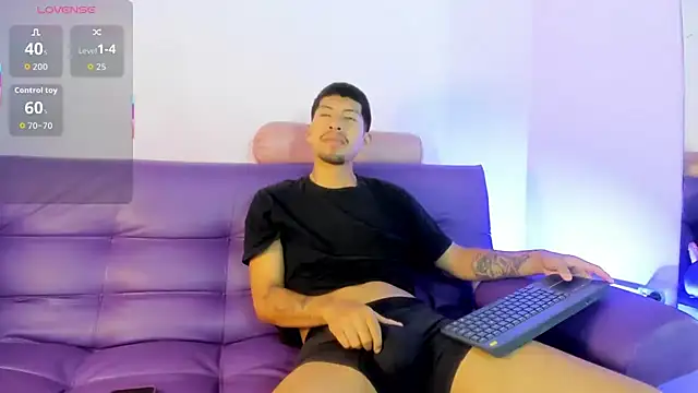 Snapshot of AxelAndJeremy chatting on 09-13-25, 03:50 AxelAndJeremy online show from 09-13-25, 03:50