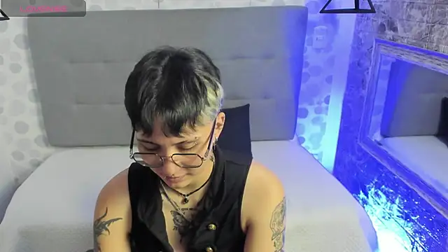 Snapshot of emahills__axelrose chatting on 09-20-25, 02:23 emahills  axelrose online show from 09-20-25, 02:23