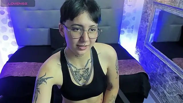 Snapshot of emahills__axelrose chatting on 09-22-25, 08:33 emahills  axelrose online show from 09-22-25, 08:33