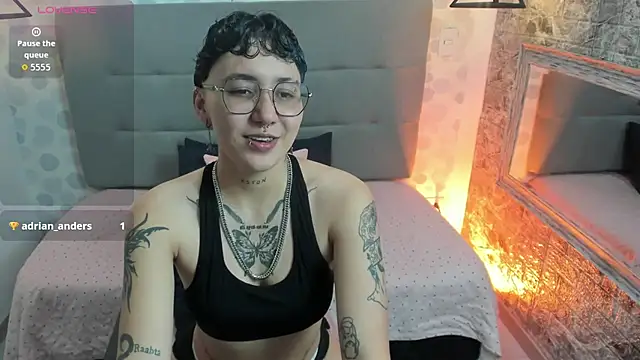Snapshot of emahills__axelrose chatting on 10-14-25, 03:40 emahills  axelrose online show from 10-14-25, 03:40