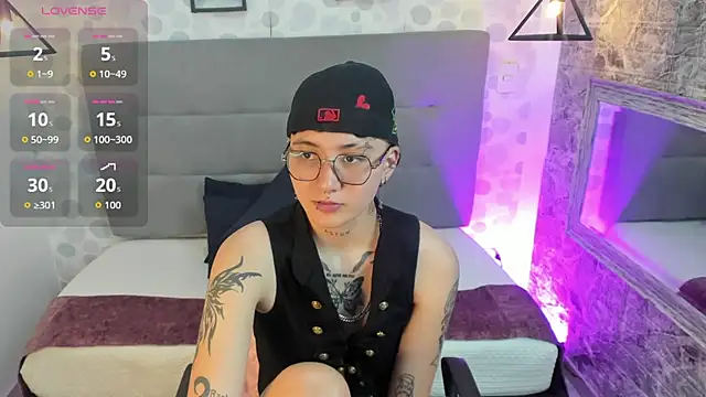 Snapshot of emahills__axelrose chatting on 10-18-25, 01:08 emahills  axelrose online show from 10-18-25, 01:08