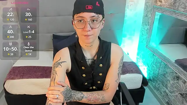 Snapshot of emahills__axelrose chatting on 10-20-25, 02:28 emahills  axelrose online show from 10-20-25, 02:28