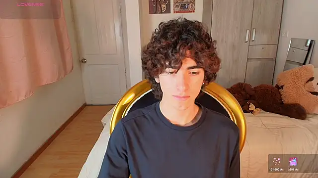 Nude Boy18 online show from 11-22-25, 01:37