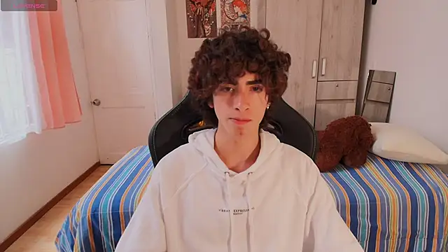 Nude Boy18 online show from 01-14-26, 06:57