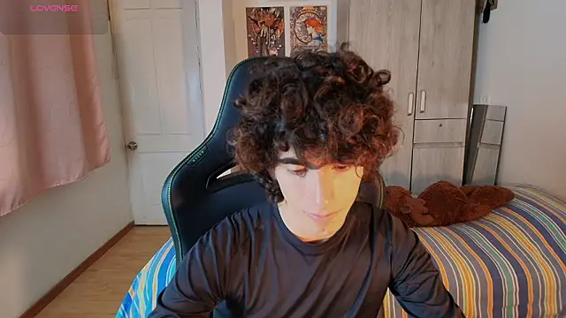 Nude Boy18 online show from 01-16-26, 11:09