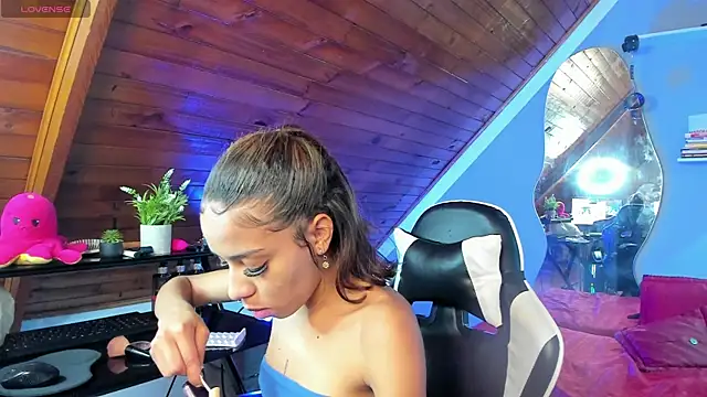 yumi hanna online show from 12-14-25, 03:34