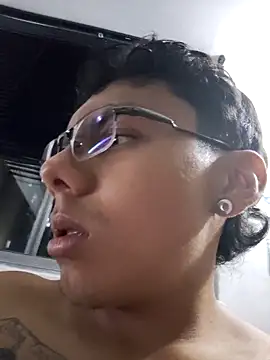 Snapshot of snopgz chatting on 01-17-26, 02:05 snopgz online show from 01-17-26, 02:05