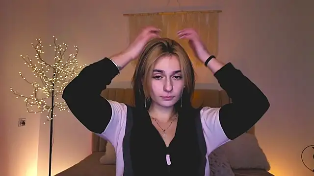 Little mia   online show from 03-24-26, 10:26