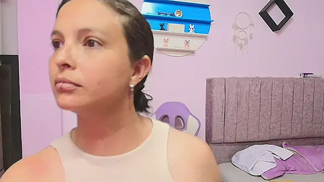 MiSofialeal online show from 01-16-26, 05:06