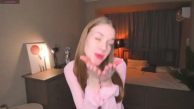 OdellaFrake online show from 12-05-25, 07:43