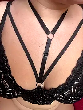 Snapshot of Malika_khalid chatting on 09-29-25, 06:13 Malika khalid online show from 09-29-25, 06:13