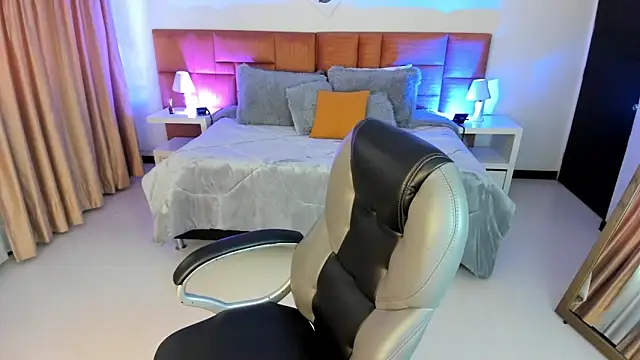 Catti Brie online show from 09-18-25, 11:56