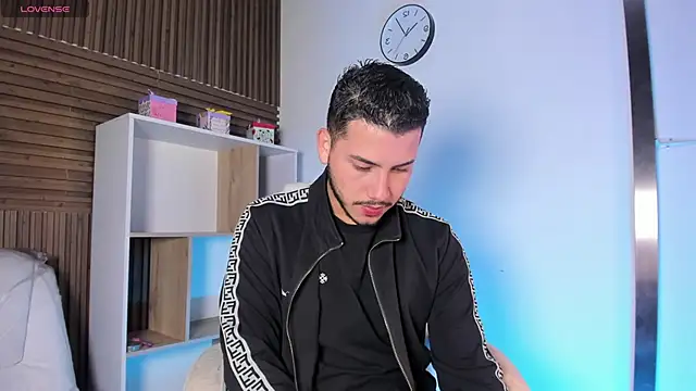 Axel grey  online show from 10-06-25, 12:13
