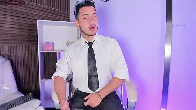 Axel grey  online show from 10-31-25, 12:39