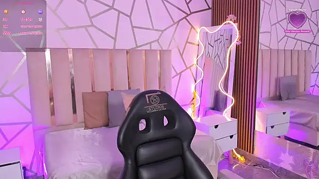 CYRUS TAY online show from 04-11-26, 11:47