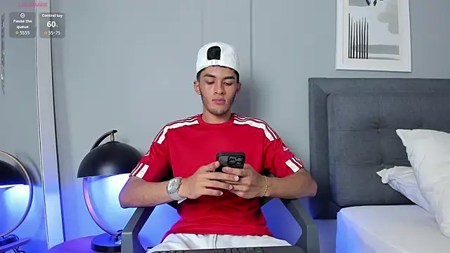 Tylerffoxx online show from 02-06-26, 09:18