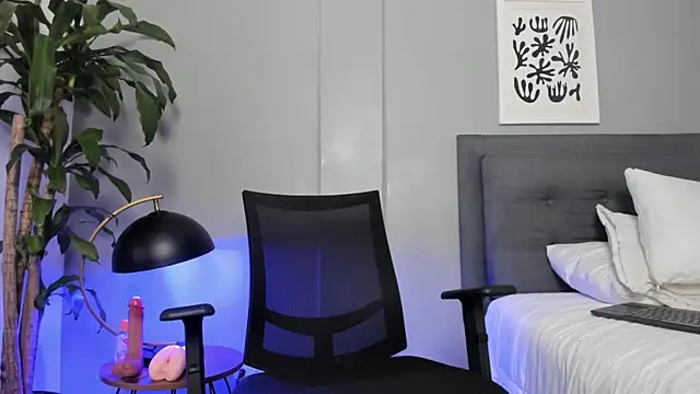 Snapshot of Tylerffoxx chatting on 07-04-26, 10:49 Tylerffoxx online show from 07-04-26, 10:49