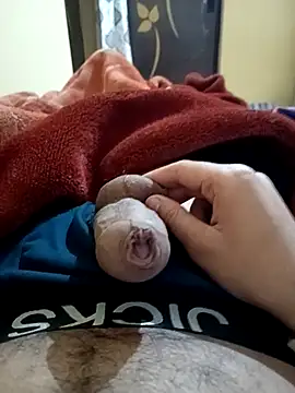 Snapshot of xerxusi chatting on 11-02-25, 06:54 xerxusi online show from 11-02-25, 06:54