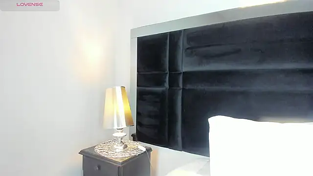 CarolineLee  online show from 03-27-26, 10:31