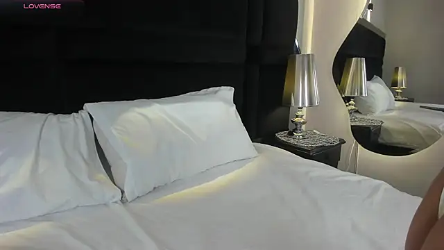 CarolineLee  online show from 04-09-26, 10:37