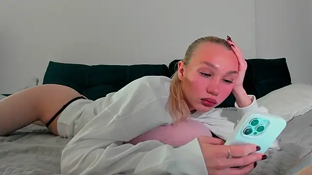 cuteleraay online show from 10-05-25, 08:29