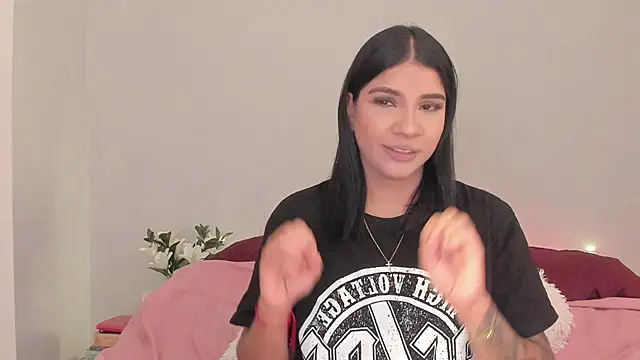 Laura-angeel online show from 10-30-25, 07:03