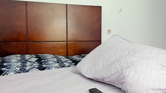 Snapshot of marie_pourtoii chatting on 11-15-25, 12:52 marie pourtoii online show from 11-15-25, 12:52
