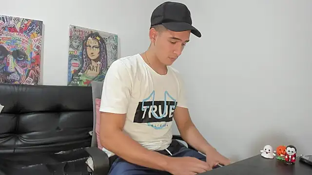 Mike3Xxx online show from 10-20-25, 01:17