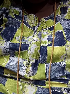 Snapshot of TAMIL_ELAKKIYA chatting on 01-18-26, 01:37 TAMIL ELAKKIYA online show from 01-18-26, 01:37