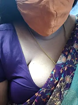 Snapshot of TAMIL_ELAKKIYA chatting on 02-10-26, 08:24 TAMIL ELAKKIYA online show from 02-10-26, 08:24