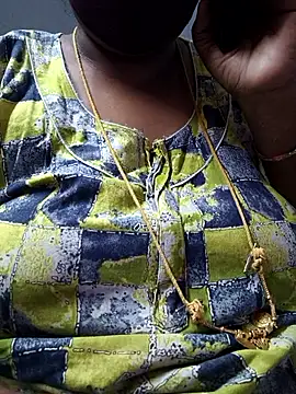 Snapshot of TAMIL_ELAKKIYA chatting on 02-17-26, 04:09 TAMIL ELAKKIYA online show from 02-17-26, 04:09