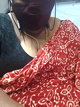 Snapshot of TAMIL_ELAKKIYA chatting on 02-19-26, 06:04 TAMIL ELAKKIYA online show from 02-19-26, 06:04