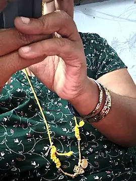 Snapshot of TAMIL_ELAKKIYA chatting on 02-25-26, 01:32 TAMIL ELAKKIYA online show from 02-25-26, 01:32