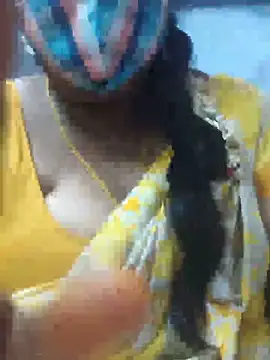 Snapshot of TAMIL_ELAKKIYA chatting on 06-12-26, 05:23 TAMIL ELAKKIYA online show from 06-12-26, 05:23