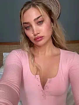 Snapshot of auriangel chatting on 03-03-26, 02:28 auriangel online show from 03-03-26, 02:28