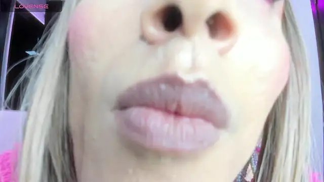 Snapshot of shantala_nastasiia chatting on 04-26-26, 12:30 shantala nastasiia online show from 04-26-26, 12:30