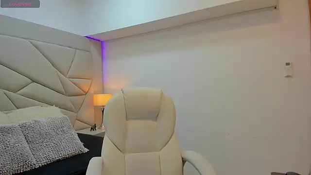 Snapshot of persefone_333 chatting on 10-06-25, 06:49 persefone 333 online show from 10-06-25, 06:49