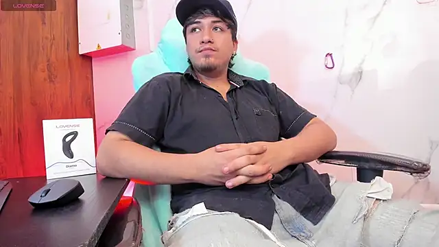 Snapshot of juanmechanic_ chatting on 05-28-26, 02:14 juanmechanic online show from 05-28-26, 02:14